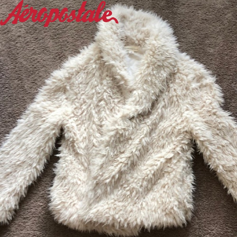 Creamy White Fluffy Fuzzy Aeropostale jacket (s)